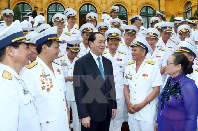 Chủ tịch nước Trần Đại Quang tiếp Đoàn đại biểu Hội truyền thống Đường Hồ Chí Minh trên biển toàn quốc về thăm Thủ đô Hà Nội. (Ảnh: Nhan Sáng/TTXVN)